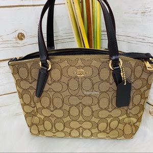 Coach signature Kelsey small crossbody NWT